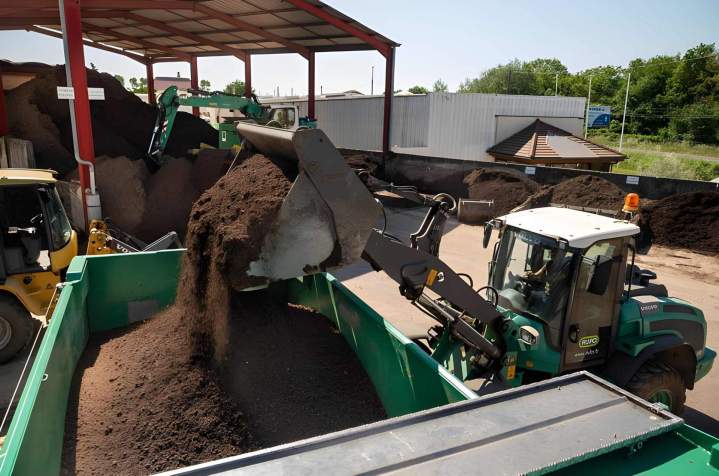 Chargement de compost Servon