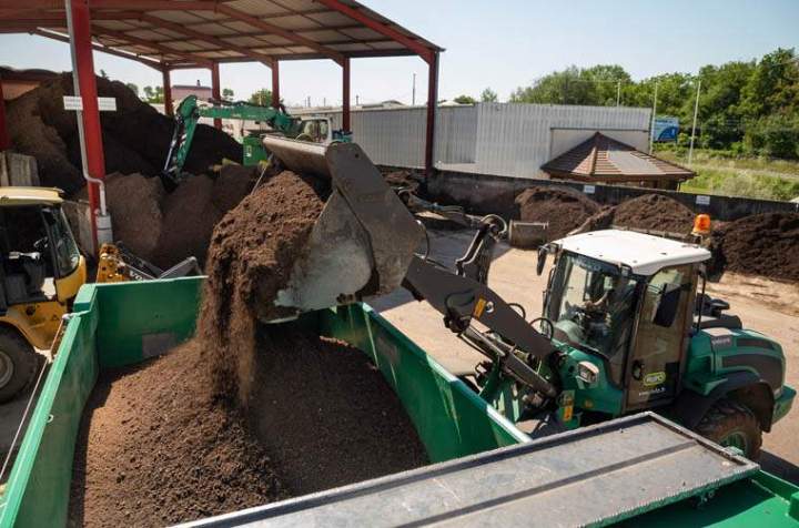 Chargement sable camion Servon