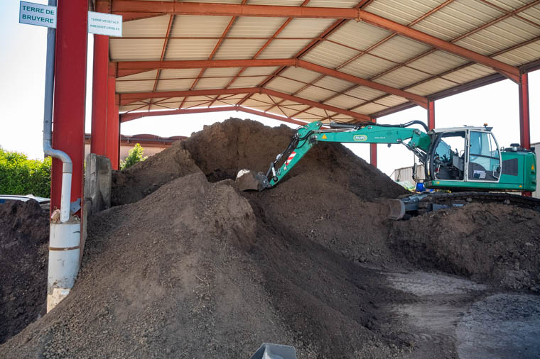 Vente de terres végétales, Servon